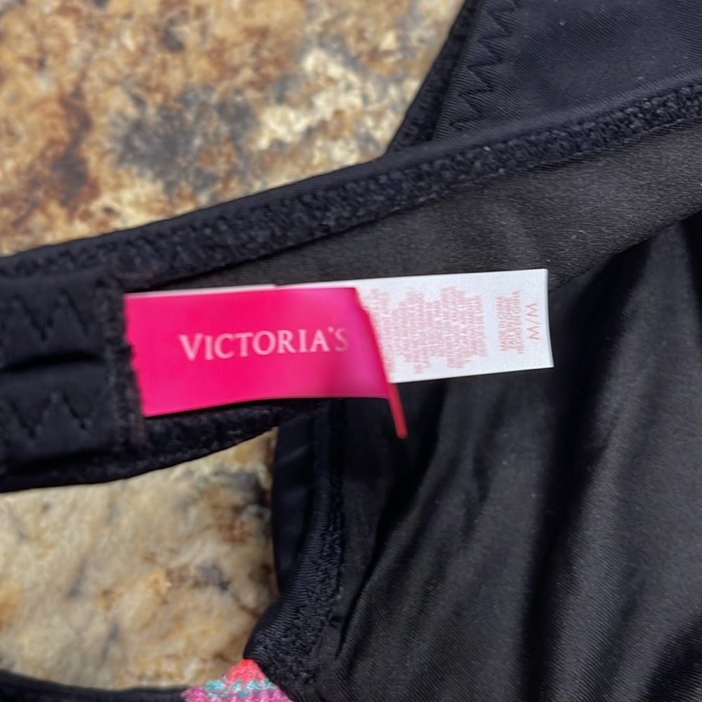 Victoria’s Secret bikini Top size medium NWOT - Picture 3 of 3